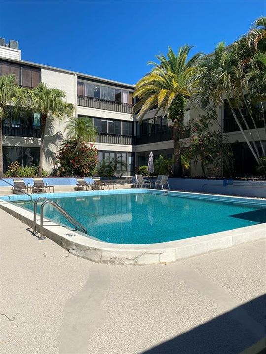 For Rent: $1,600 (1 beds, 1 baths, 729 Square Feet)