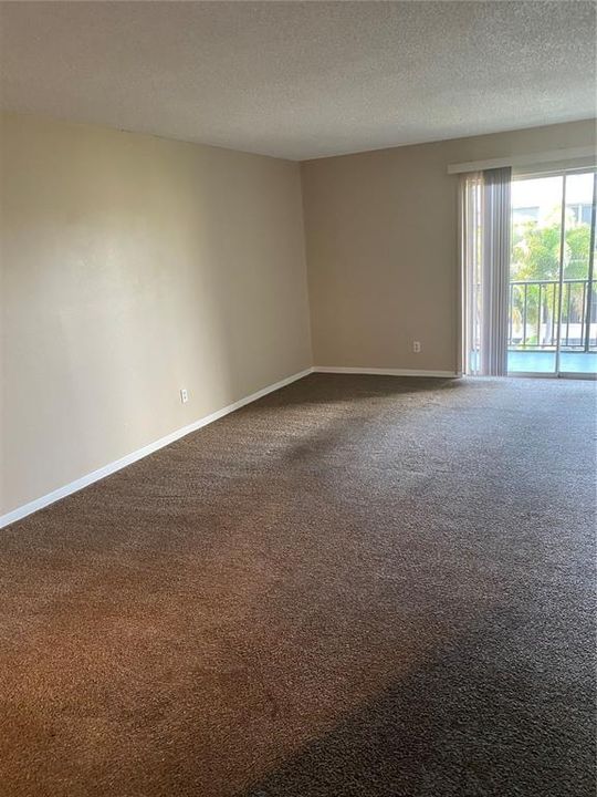 For Rent: $1,600 (1 beds, 1 baths, 729 Square Feet)