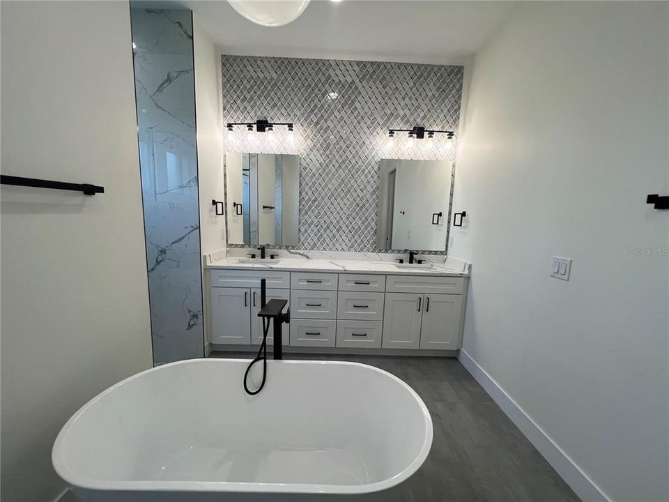 For Rent: $2,600 (3 beds, 3 baths, 2264 Square Feet)