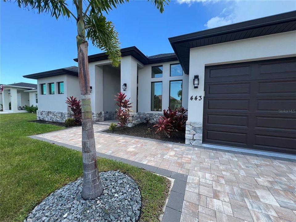 For Rent: $2,600 (3 beds, 3 baths, 2264 Square Feet)