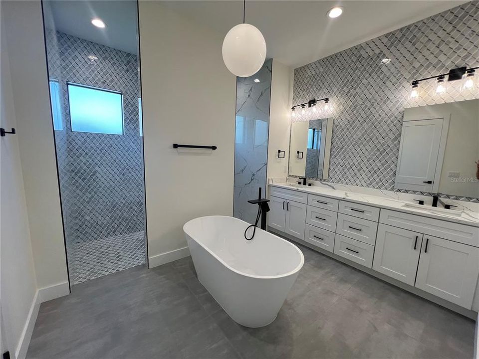 For Rent: $2,600 (3 beds, 3 baths, 2264 Square Feet)