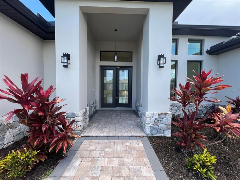 For Rent: $2,600 (3 beds, 3 baths, 2264 Square Feet)