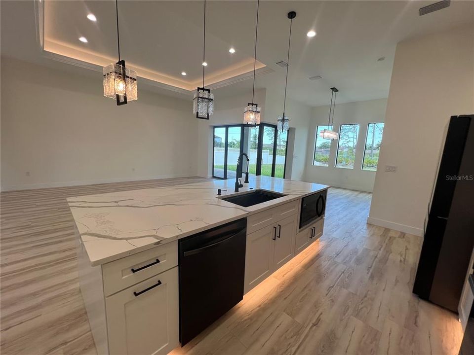 For Rent: $2,600 (3 beds, 3 baths, 2264 Square Feet)