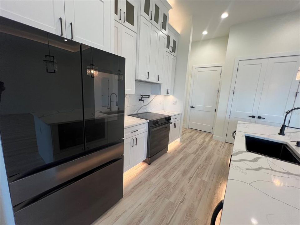 For Rent: $2,600 (3 beds, 3 baths, 2264 Square Feet)