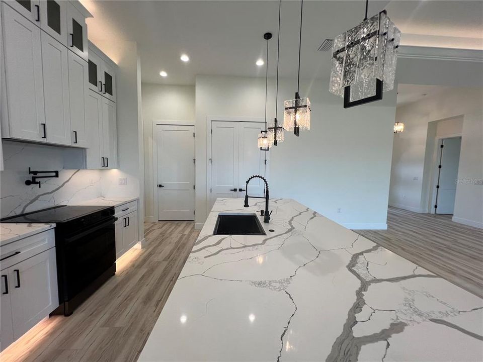 For Rent: $2,600 (3 beds, 3 baths, 2264 Square Feet)