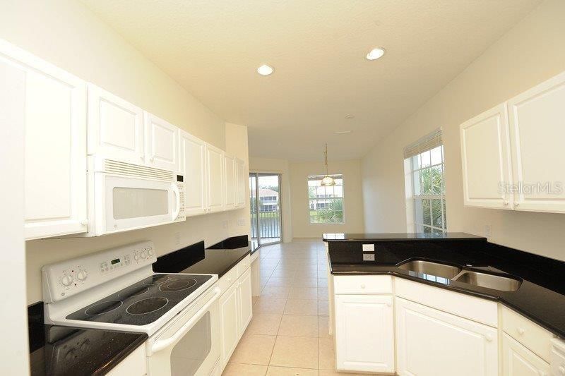 En Venta: $395,000 (3 camas, 2 baños, 2045 Pies cuadrados)