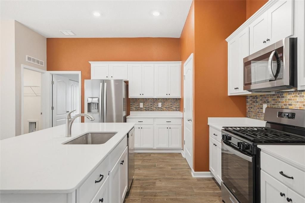 For Sale: $299,900 (4 beds, 2 baths, 1778 Square Feet)