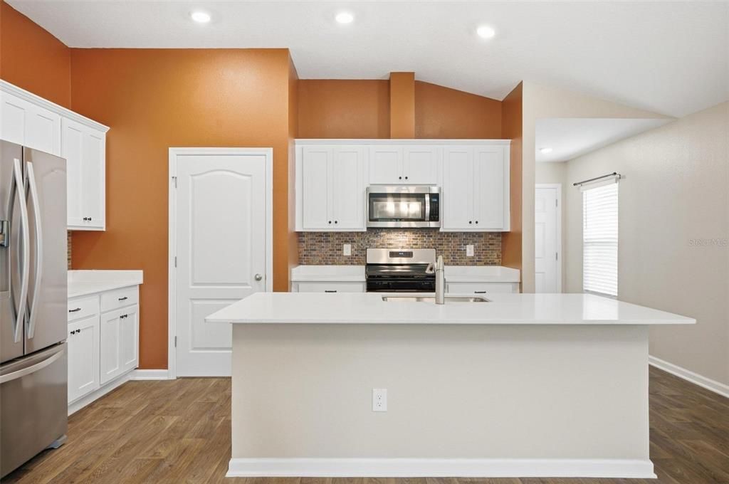 For Sale: $299,900 (4 beds, 2 baths, 1778 Square Feet)