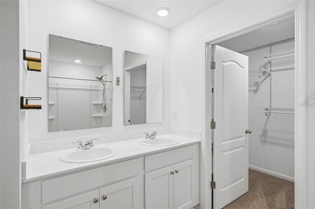 For Sale: $299,900 (4 beds, 2 baths, 1778 Square Feet)
