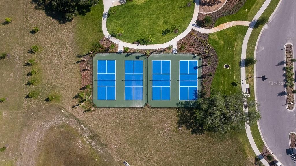 На продажу: $499,900 (4 спален, 3 ванн, 2828 Квадратных фут)