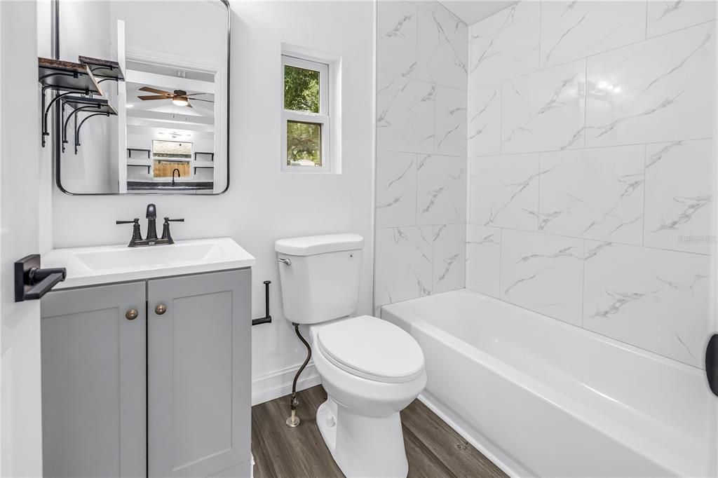 For Rent: $1,195 (1 beds, 1 baths, 288 Square Feet)