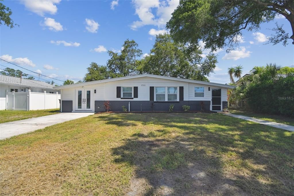 For Sale: $475,000 (4 beds, 2 baths, 1638 Square Feet)