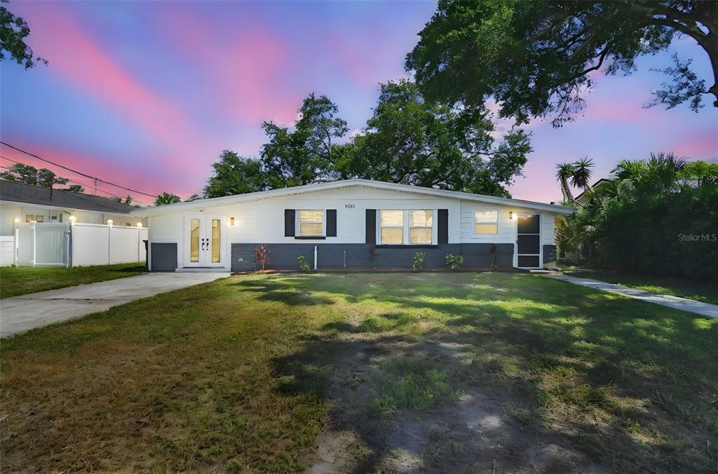 For Sale: $475,000 (4 beds, 2 baths, 1638 Square Feet)