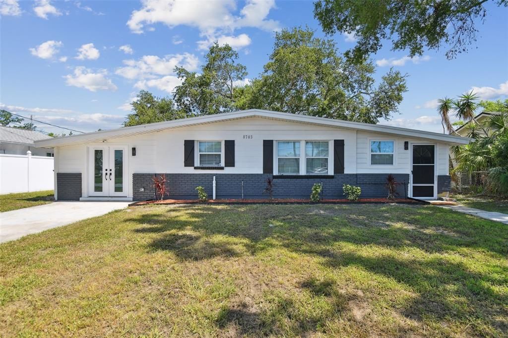 For Sale: $475,000 (4 beds, 2 baths, 1638 Square Feet)
