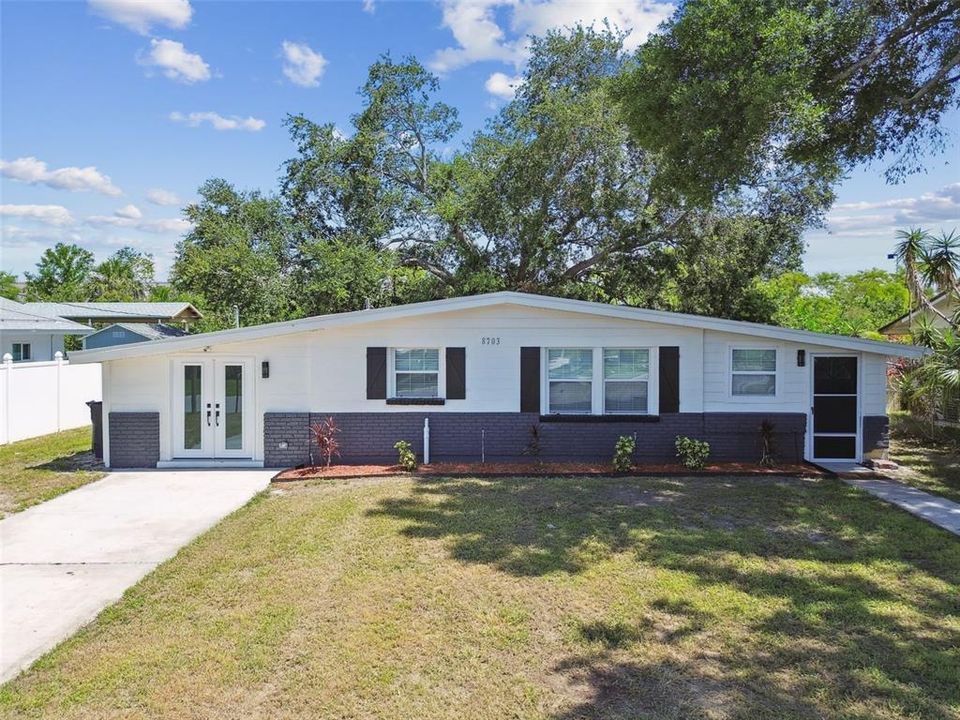 For Sale: $475,000 (4 beds, 2 baths, 1638 Square Feet)