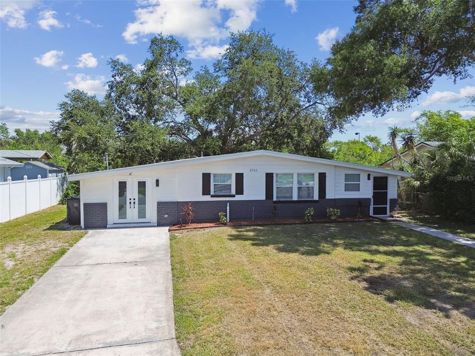 For Sale: $475,000 (4 beds, 2 baths, 1638 Square Feet)