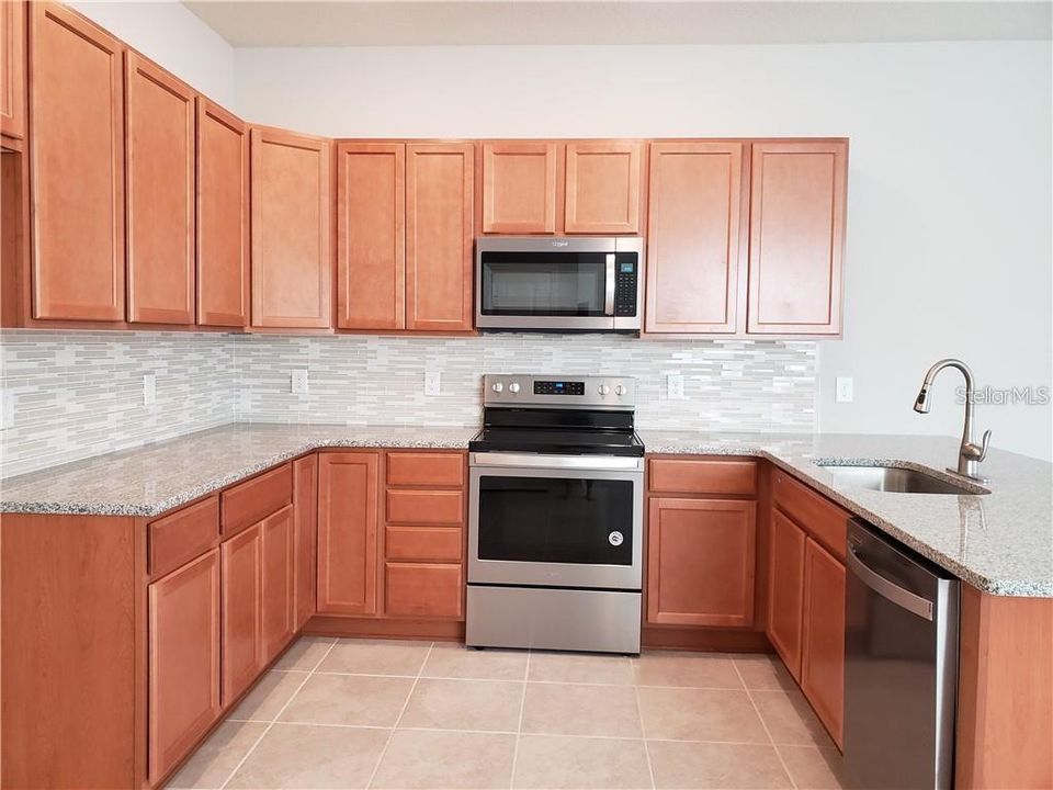 For Rent: $2,395 (3 beds, 3 baths, 1825 Square Feet)