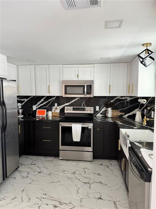 For Sale: $444,900 (3 beds, 3 baths, 1230 Square Feet)