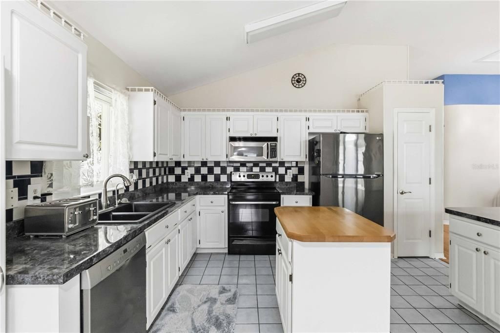 For Sale: $445,000 (3 beds, 2 baths, 1482 Square Feet)
