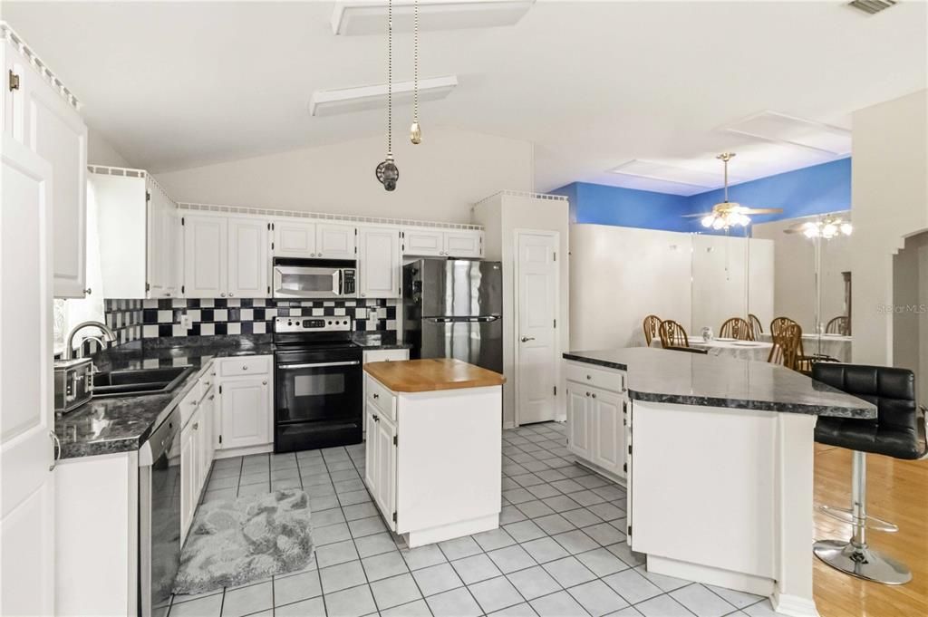 For Sale: $445,000 (3 beds, 2 baths, 1482 Square Feet)