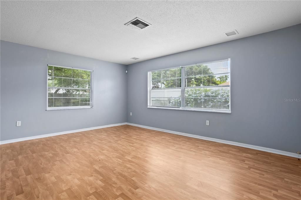 For Sale: $339,999 (3 beds, 2 baths, 1690 Square Feet)
