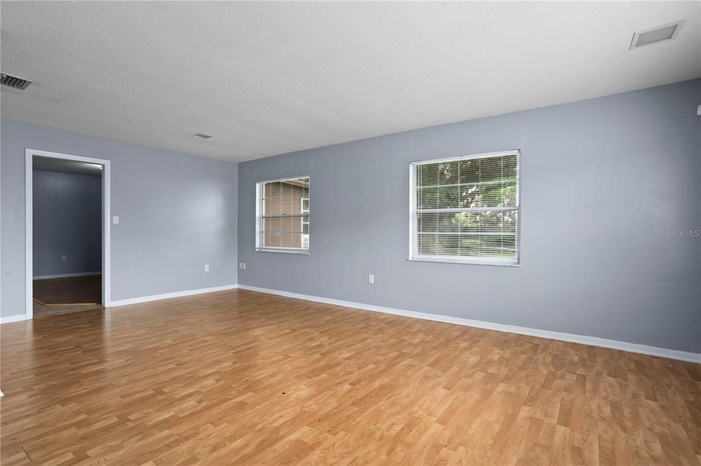 For Sale: $339,999 (3 beds, 2 baths, 1690 Square Feet)