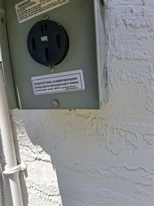 待售: $330,000 (4 贝兹, 2 浴室, 1700 平方英尺)
