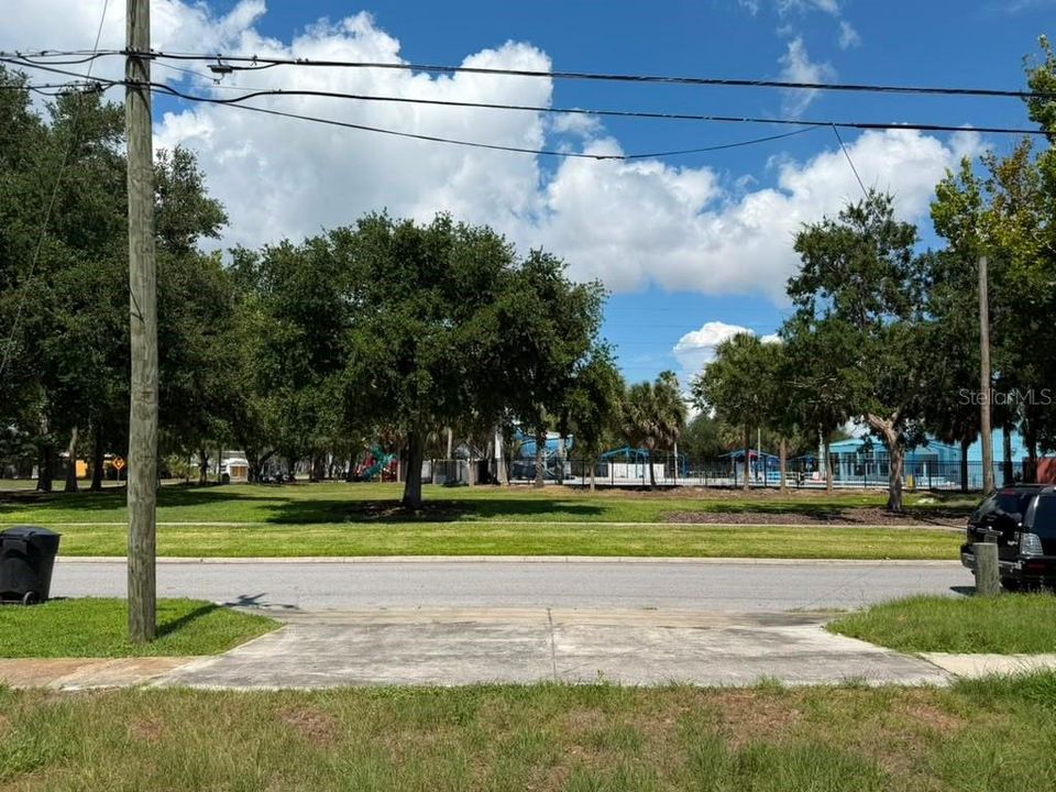 На продажу: $138,000 (0.17 acres)