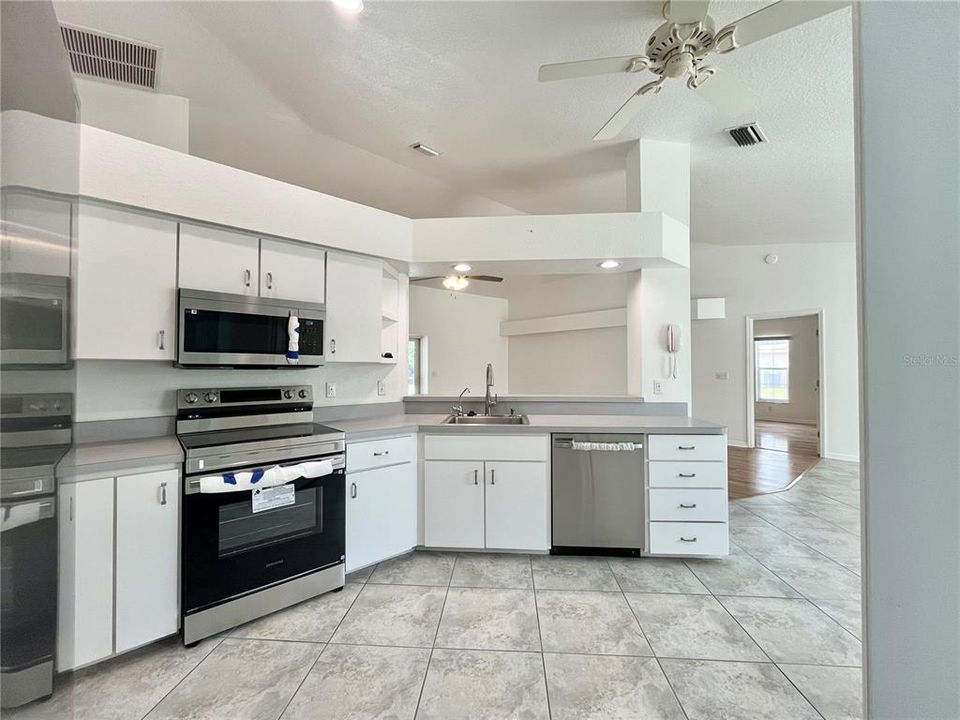 En Venta: $372,500 (3 camas, 2 baños, 1884 Pies cuadrados)