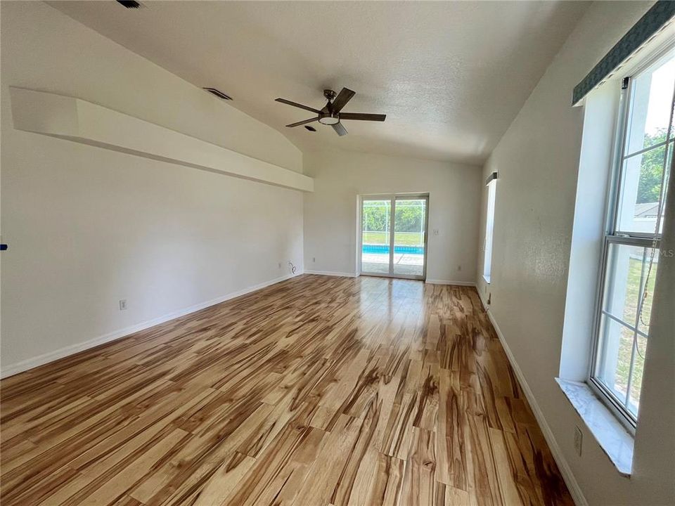 En Venta: $372,500 (3 camas, 2 baños, 1884 Pies cuadrados)