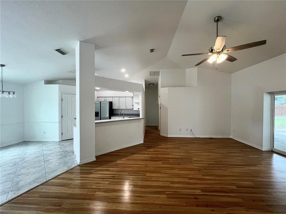 En Venta: $372,500 (3 camas, 2 baños, 1884 Pies cuadrados)