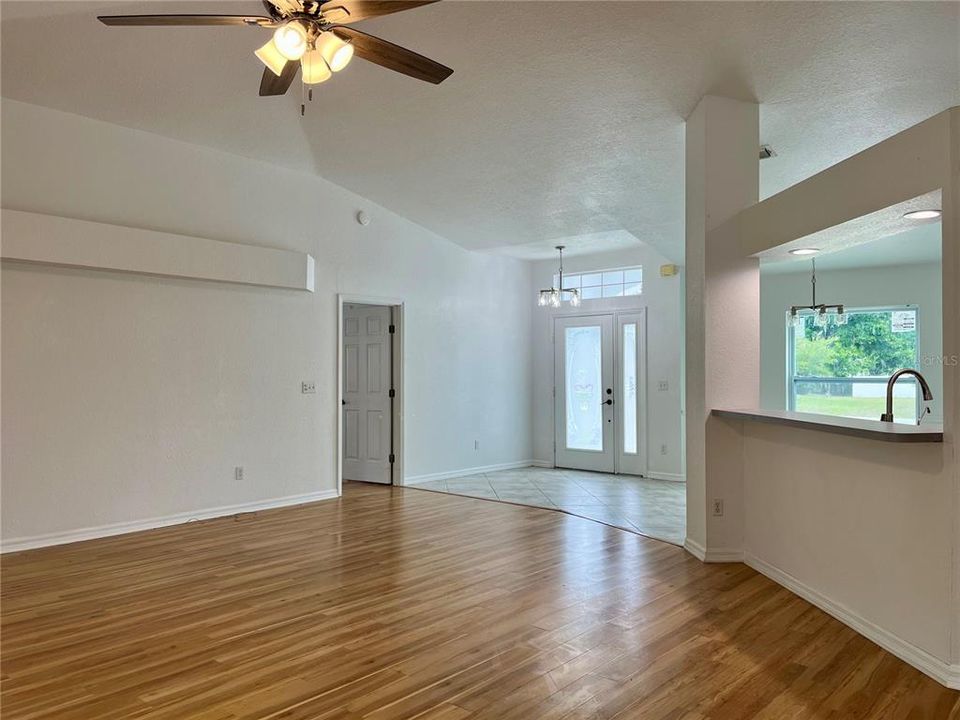 En Venta: $372,500 (3 camas, 2 baños, 1884 Pies cuadrados)