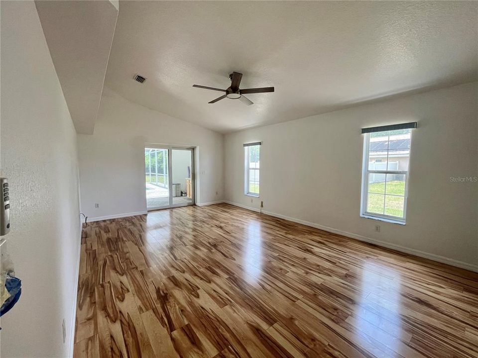 En Venta: $372,500 (3 camas, 2 baños, 1884 Pies cuadrados)