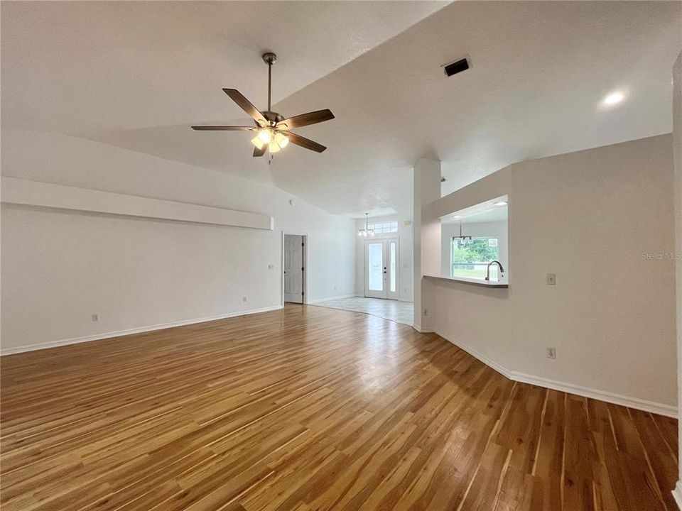 En Venta: $372,500 (3 camas, 2 baños, 1884 Pies cuadrados)