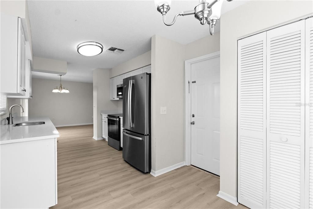 For Sale: $375,000 (3 beds, 2 baths, 1123 Square Feet)