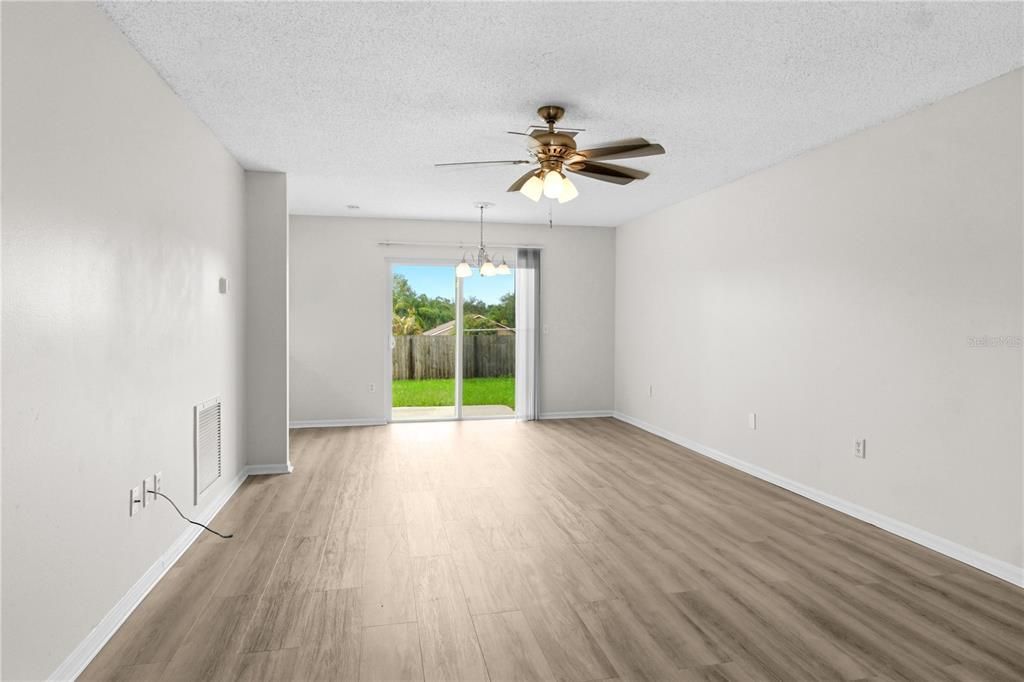 For Sale: $375,000 (3 beds, 2 baths, 1123 Square Feet)