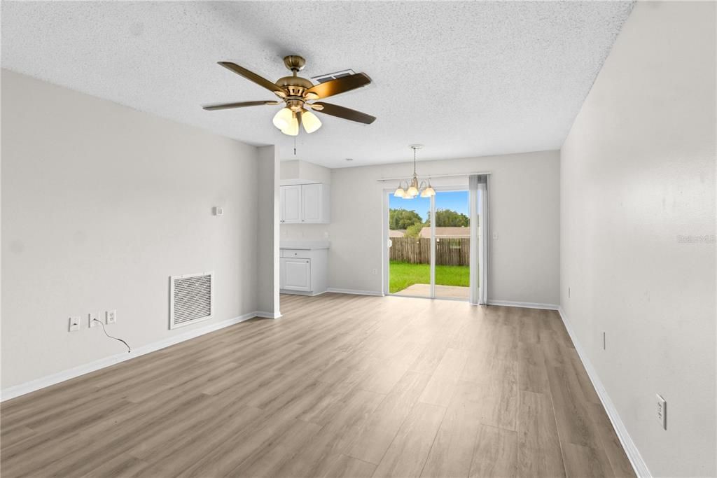 For Sale: $375,000 (3 beds, 2 baths, 1123 Square Feet)