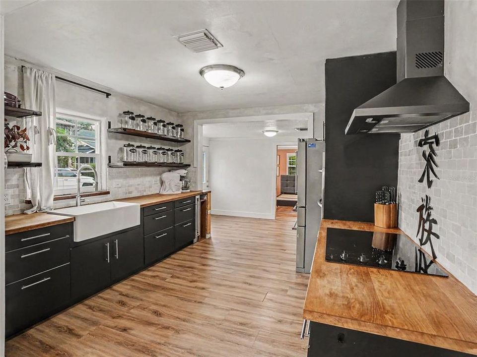 На продажу: $375,000 (3 спален, 1 ванн, 1309 Квадратных фут)
