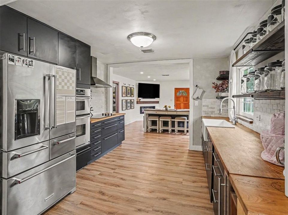 На продажу: $375,000 (3 спален, 1 ванн, 1309 Квадратных фут)