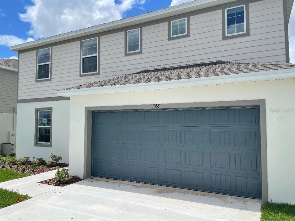 For Sale: $399,900 (5 beds, 3 baths, 2416 Square Feet)
