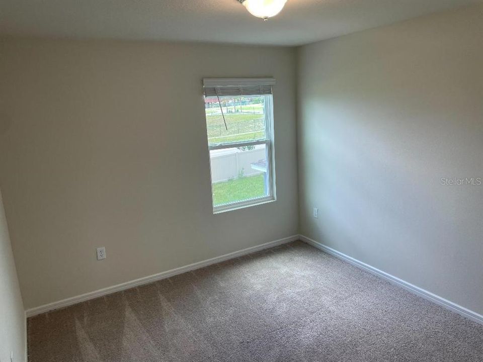 For Sale: $399,900 (5 beds, 3 baths, 2416 Square Feet)