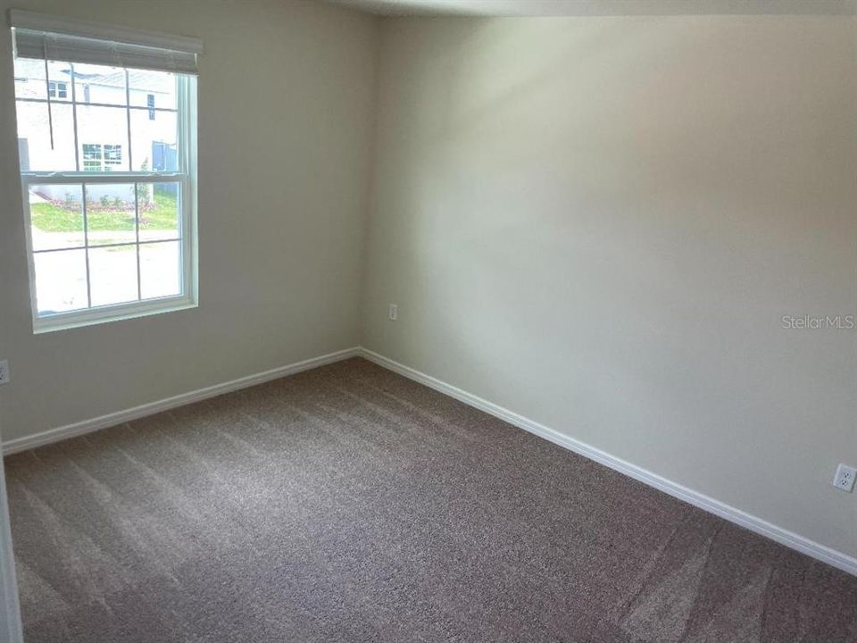 For Sale: $399,900 (5 beds, 3 baths, 2416 Square Feet)