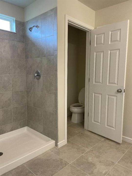 For Sale: $399,900 (5 beds, 3 baths, 2416 Square Feet)