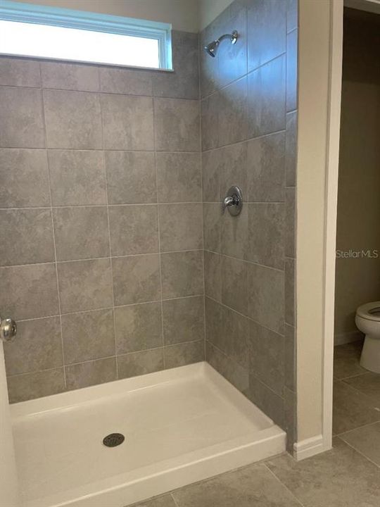 For Sale: $399,900 (5 beds, 3 baths, 2416 Square Feet)