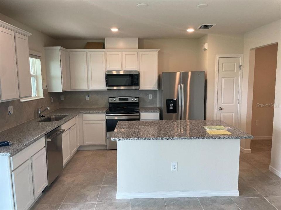 For Sale: $399,900 (5 beds, 3 baths, 2416 Square Feet)