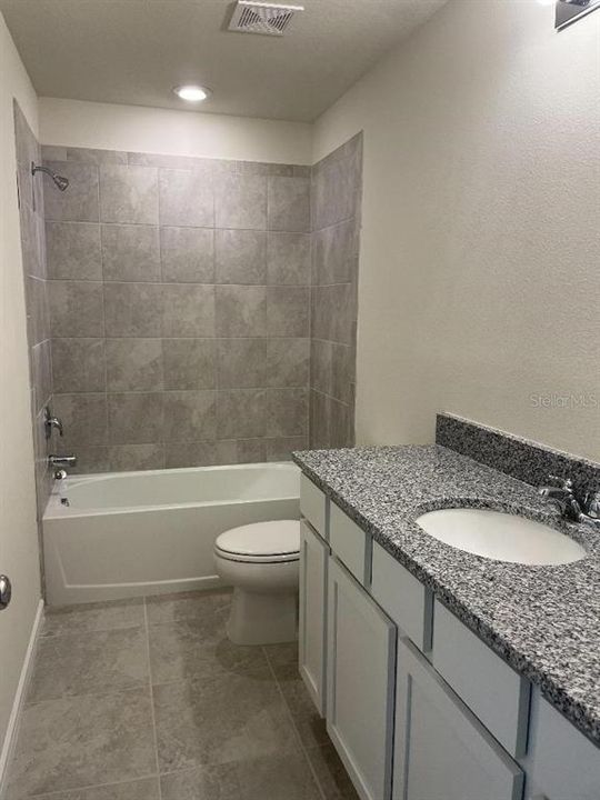For Sale: $399,900 (5 beds, 3 baths, 2416 Square Feet)