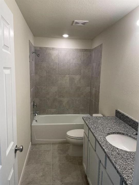 For Sale: $399,900 (5 beds, 3 baths, 2416 Square Feet)