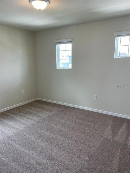 For Sale: $399,900 (5 beds, 3 baths, 2416 Square Feet)