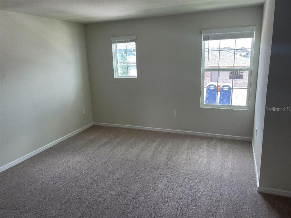 For Sale: $399,900 (5 beds, 3 baths, 2416 Square Feet)
