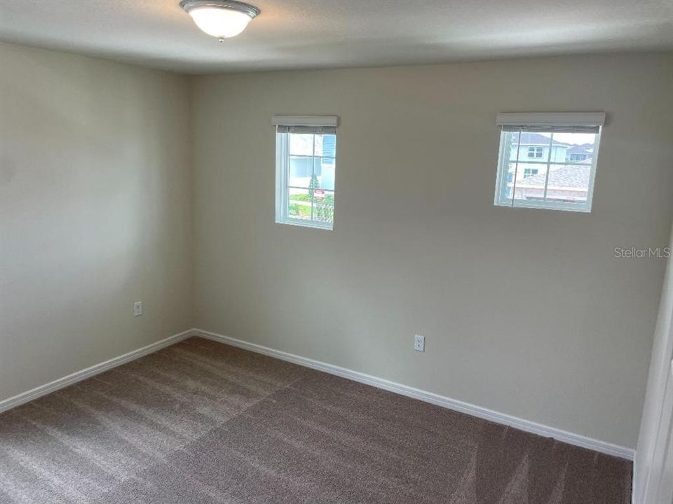 For Sale: $399,900 (5 beds, 3 baths, 2416 Square Feet)